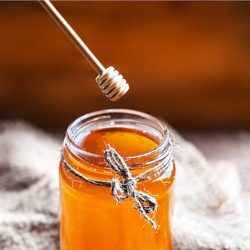 عسل طبیعی با طعم شیرین و اصیل